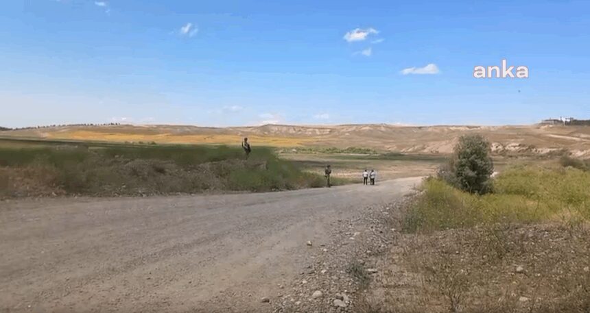Diyarbakır’da baba ve oğlunun yanmış cesedi araç içinde bulundu