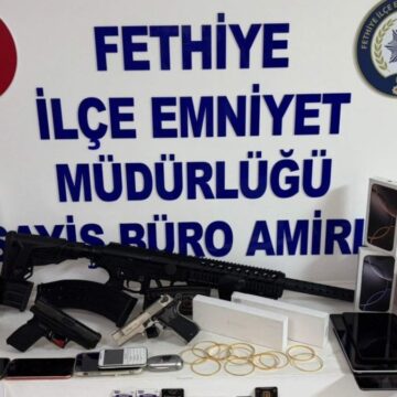 Dolandırıcılık şüphelisinin evinden cephanelik çıktı