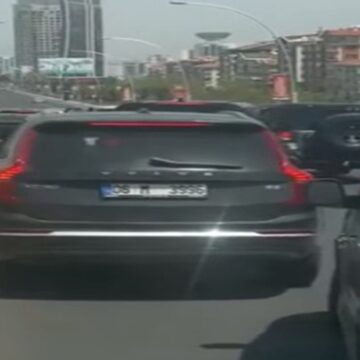 Düğün konvoyu yolu kesti:  Ambulans şoförü “İnsan hayatına mahal oluyorsunuz şuan yolu açar mısınız?” diyerek isyan etti