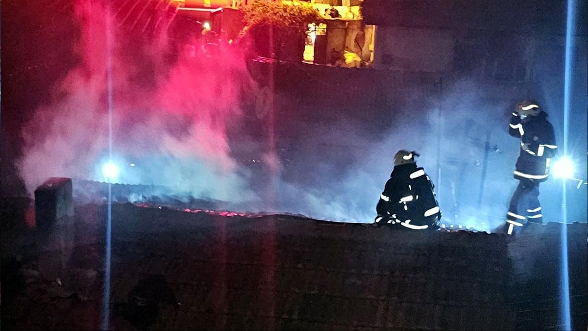 Edirne'de alevler geceyi aydınlattı: 3 evde hasar oluştu
