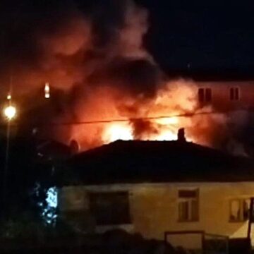 Edirne’de alevler geceyi aydınlattı: 3 evde hasar oluştu
