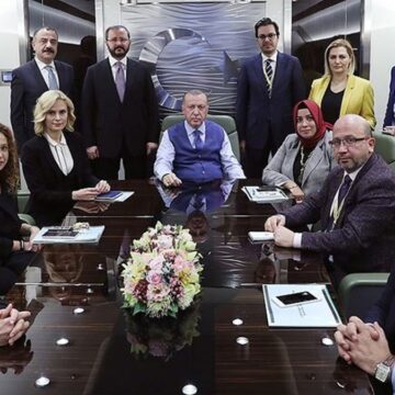 Erdoğan havuz medyasına ödül yağdırdı: Uçaktaki gazeteciler ödülü kaparken ‘Yılın Haber Sitesi’ dikkat çekti