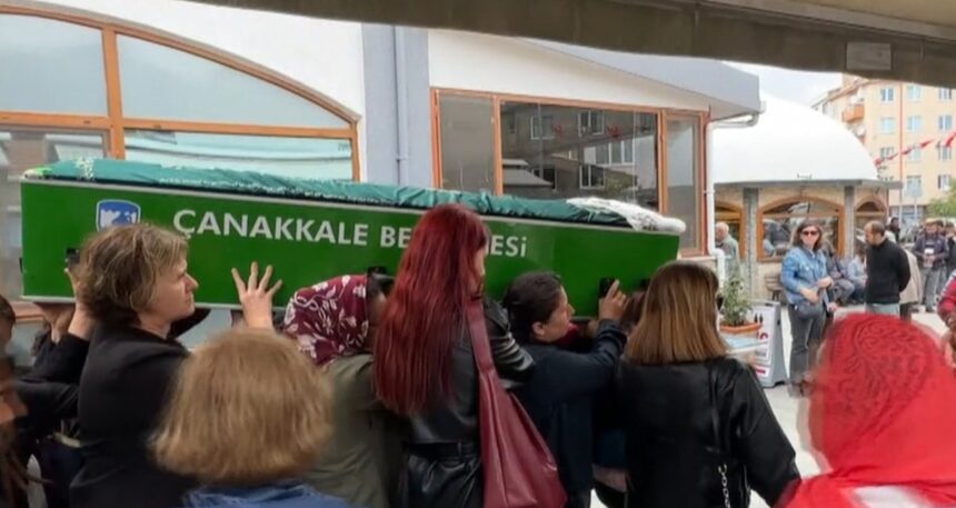 Eşinin vurduğu Zeynep’in tabutunu kadınlar taşıdı