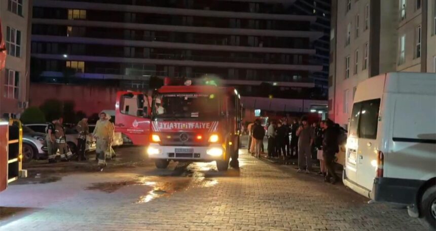 Evinde yangın çıkan kadın, 8 kattan atladı