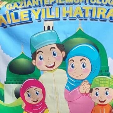 Gaziantep’te tartışma yaratan afiş: Kız çocuğuna başörtü, erkek çocuğuna takke!