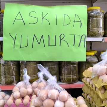 Halk askıda yaşıyor