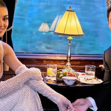 Hande Erçel ve Hakan Sabancı Roma-Paris treninde aşka geldi
