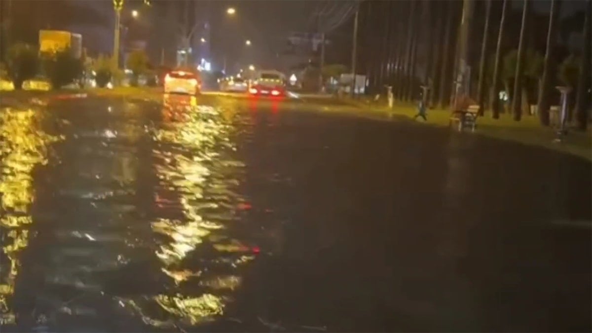 Hatay'da sağanak ve dolu hayatı felç etti