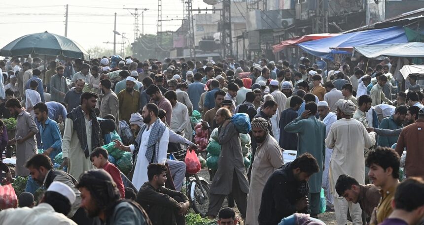 Hindistan saldırısı sonrası Pakistanlılar stok yapmaya başladı