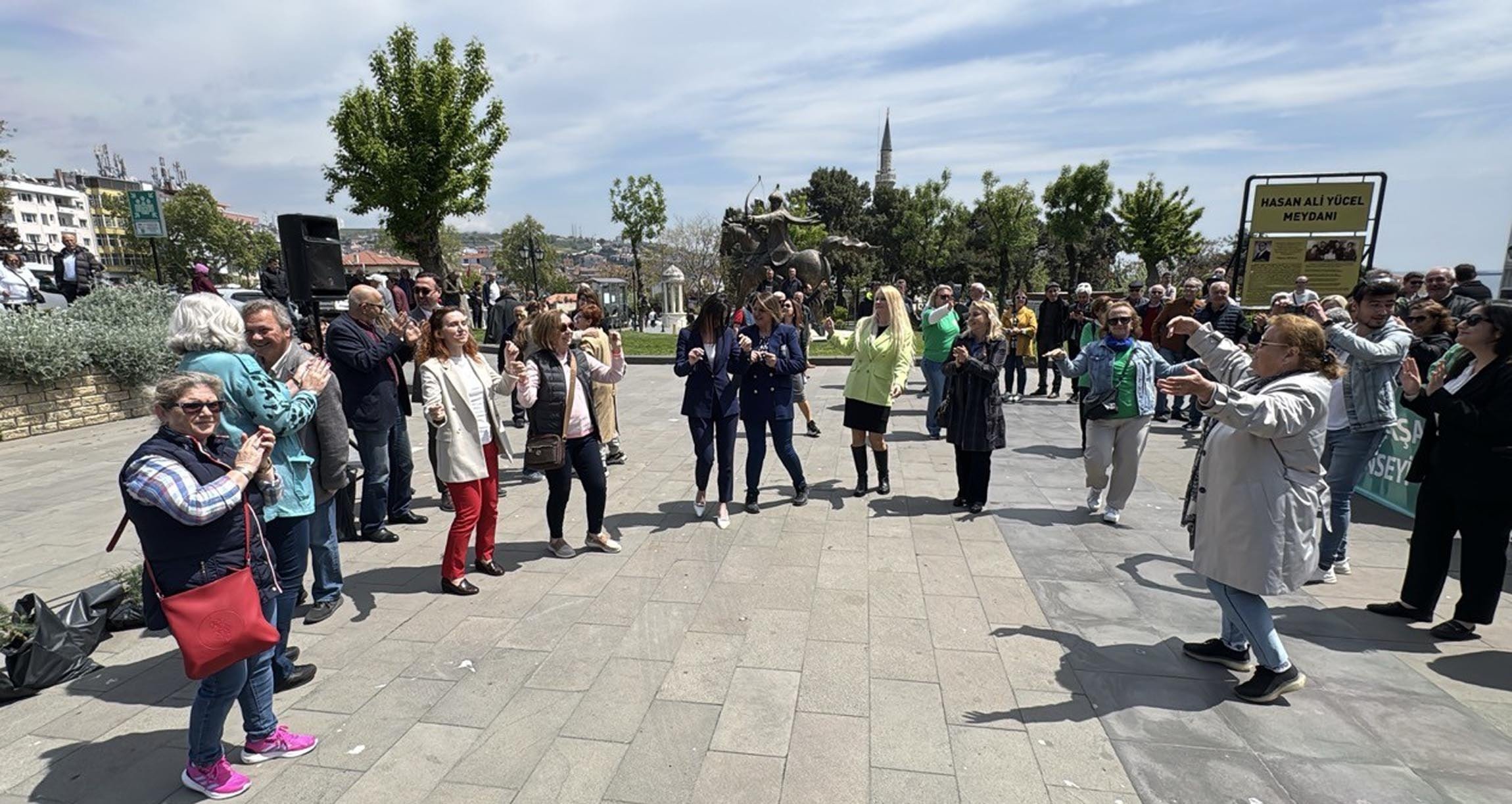 İhalenin iptal kararını göbek atarak kutladılar