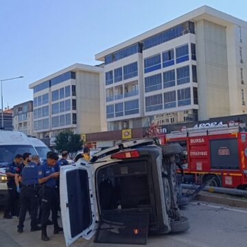İhbara giden polisler kaza yaptı: 2’si polis, 5 yaralı