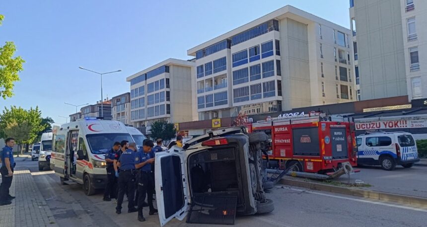 İhbara giden polisler kaza yaptı: 2’si polis, 5 yaralı