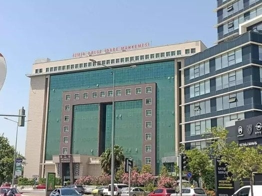 İki adliye personeli 200 bin lira rüşveti kafede alırken suçüstü yakalandı