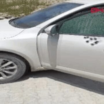 is-kadininin-otomobiline-defalarca-ates-ettiler-8iBOc9Cm.jpg İş kadınının otomobiline defalarca ateş ettiler