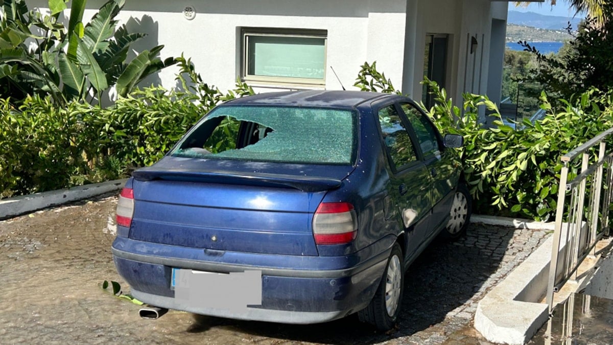 İsale hattı bomba gibi patladı, evler ve araçlar zarar gördü