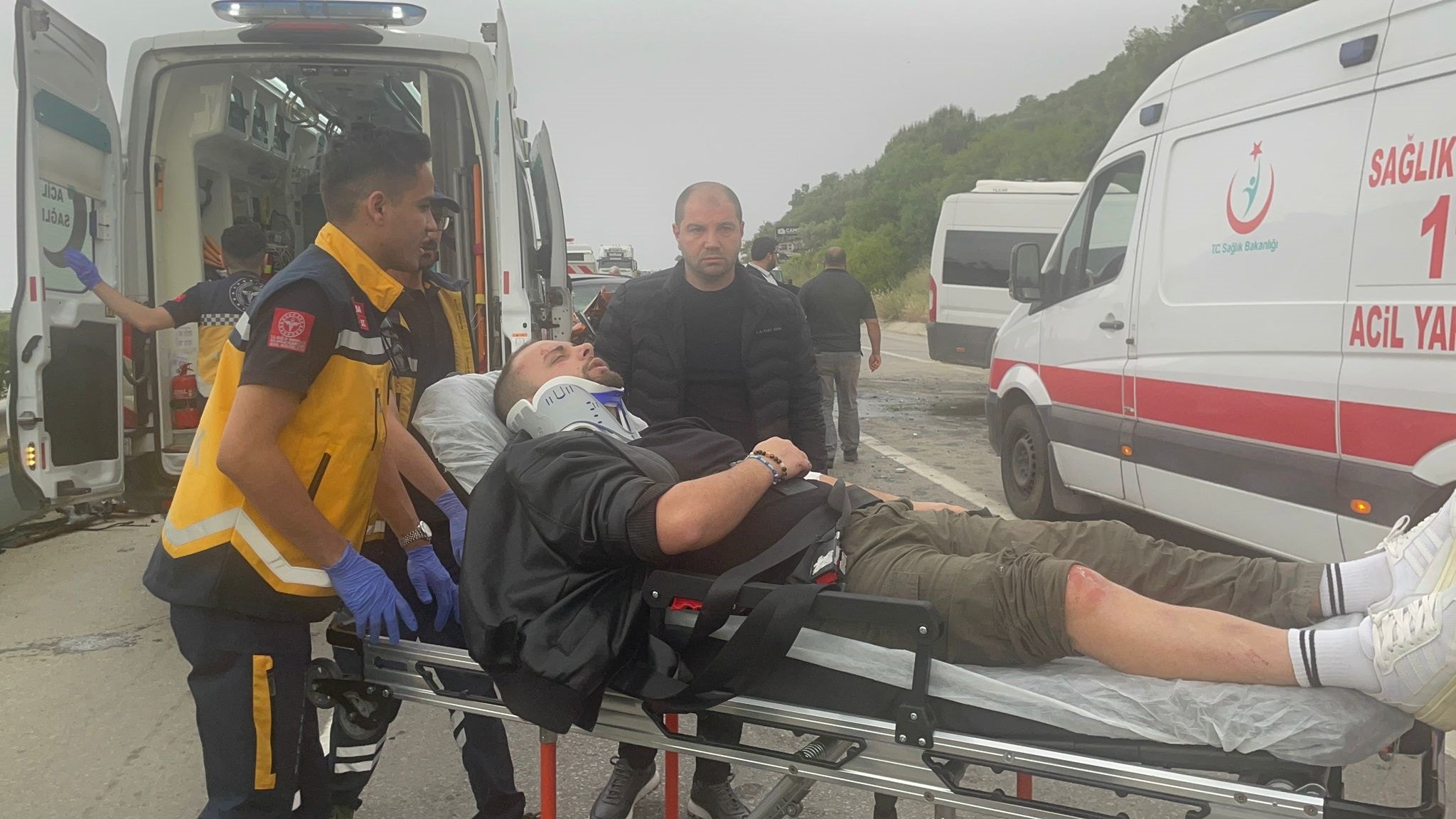 İşçi servis minibüsü ile otomobil çarpıştı: Çok sayıda yaralı var