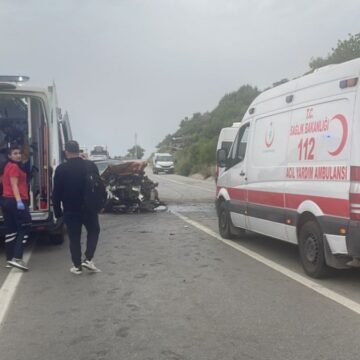 İşçi servis minibüsü ile otomobil çarpıştı: Çok sayıda yaralı var