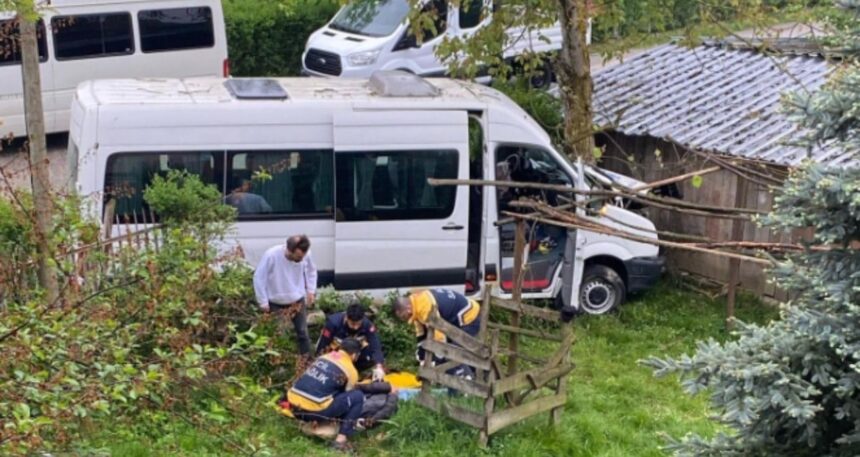 İşçi servisi, cip ve ağaca çarptı: 8 kişi yaralandı