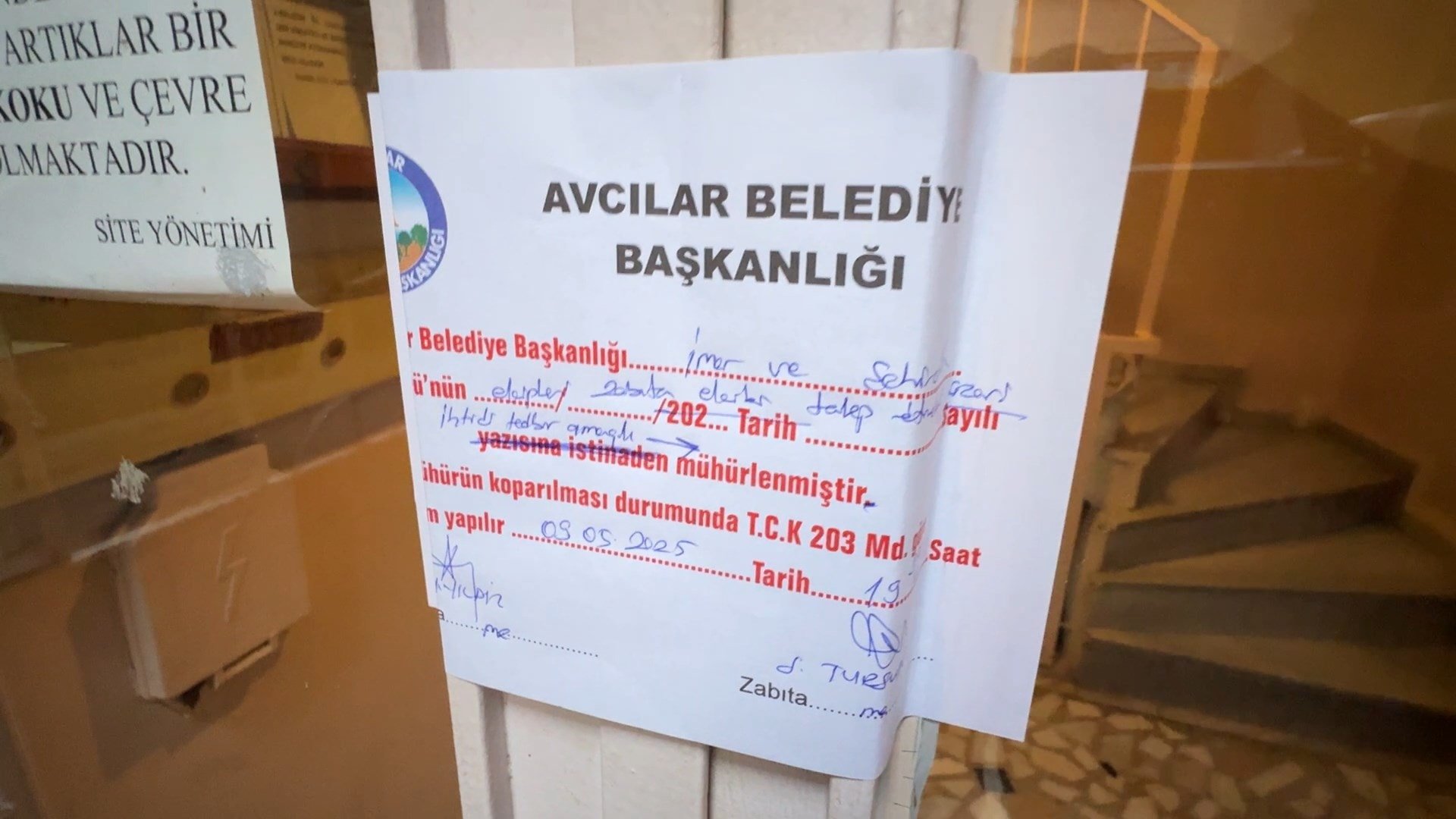 İstanbul'da 4 katlı bina tahliye edilerek mühürlendi