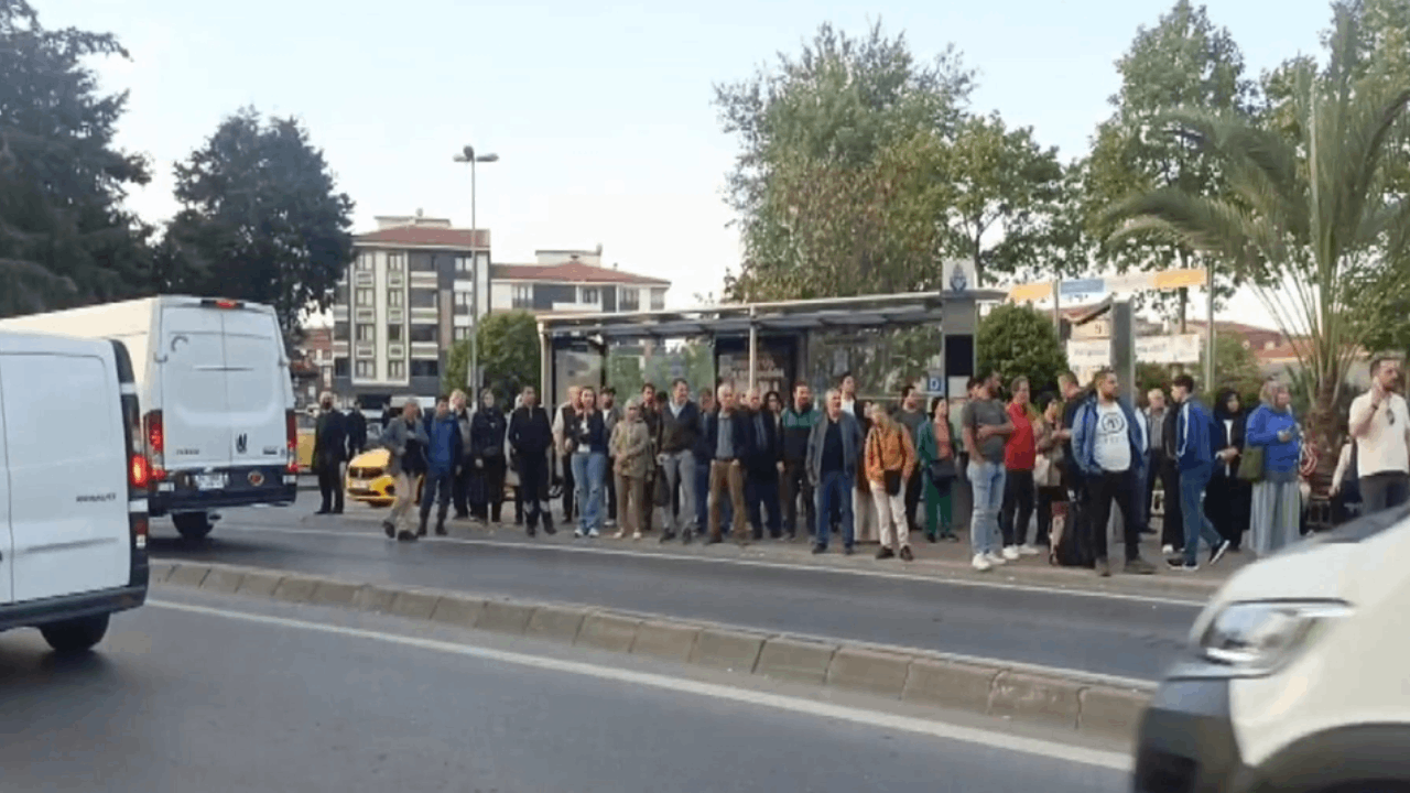 İstanbul'da halk otobüsü krizi: Binlercesi kontak kapattı!