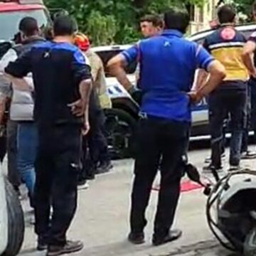 İstanbul’da kargo aracıyla motosiklet çarpıştı: 1 ağır yaralı