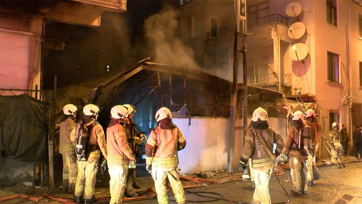 İstanbul'da mahalleyi sokağa döken yangın: Mahur kalanlar oldu