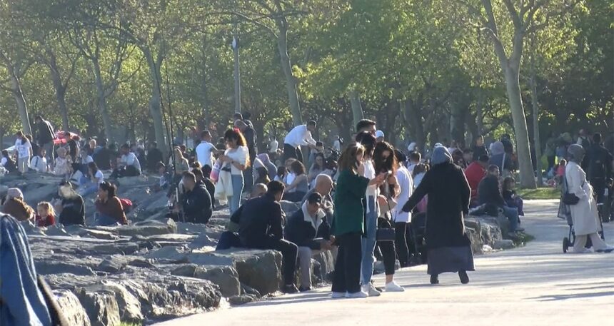 İstanbul’da sıcak hava haklı sahile ve parklara döktü