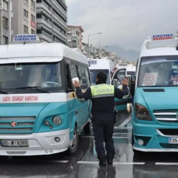 İzmir’de minibüsçüler kontak kapattı