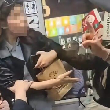 Kadın yolcuların tekmeli, küfürlü kavgası kameralara yansıdı