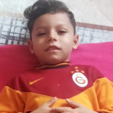 Kamyonetin çarptığı küçük çocuk yaşam savaşını kaybetti