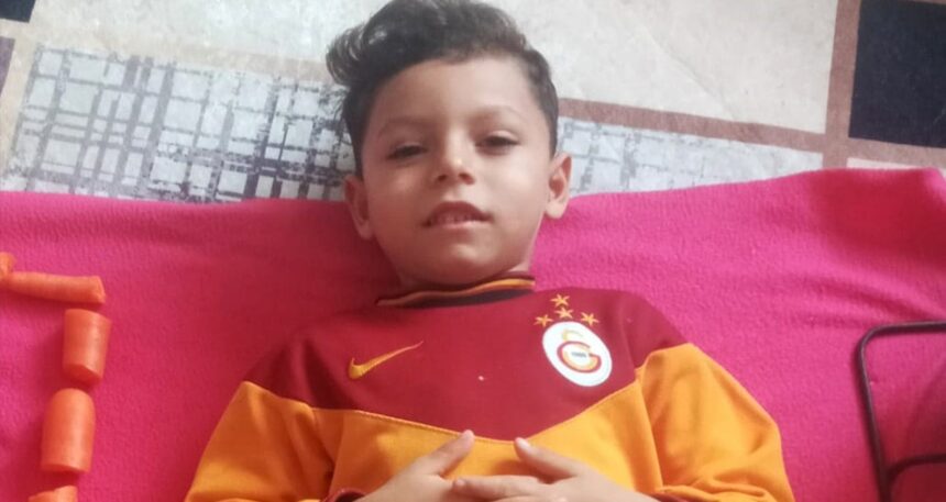 Kamyonetin çarptığı küçük çocuk yaşam savaşını kaybetti
