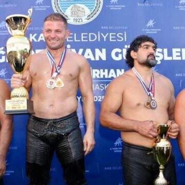 Kaş’ta başpehlivan İsmail Balaban