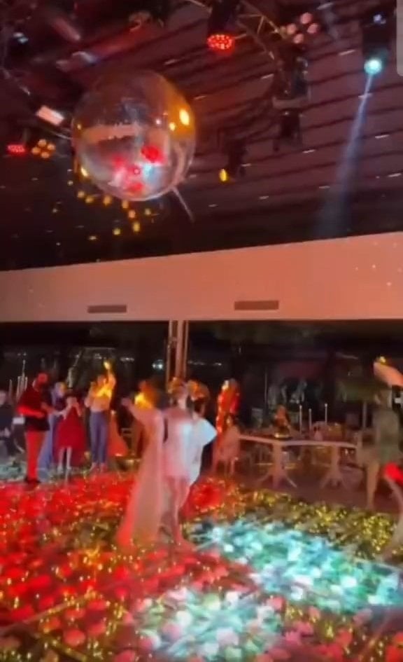 Kına gecesinde feci olay: Disko topu düştü aralılar var