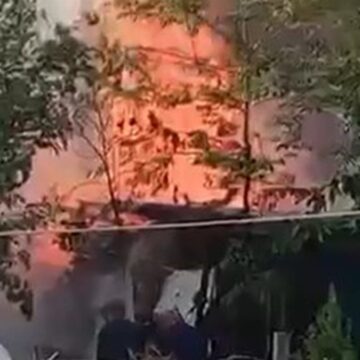 Kocaeli’de odunluk alev alev yandı