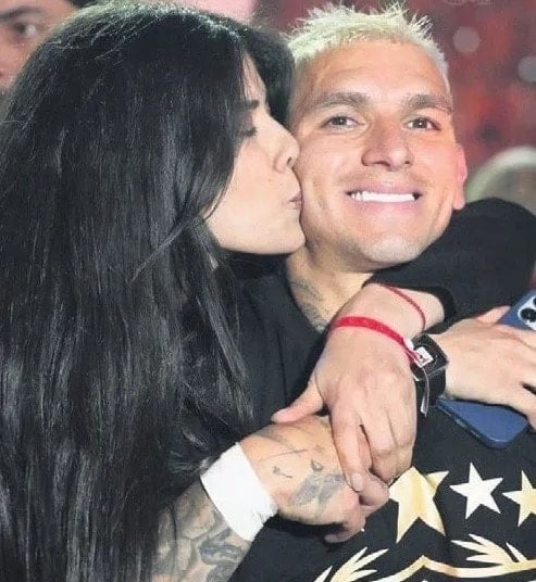 Lucas Torreira eski sevgilisi Devrim Özkan'ı takibe aldı