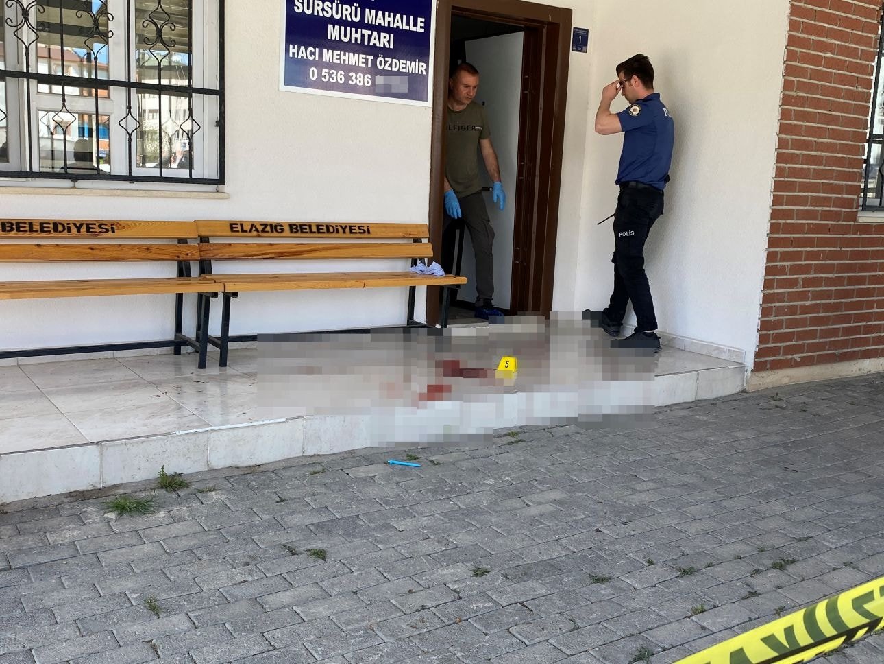 Mahalle muhtarına kurşun yağdırdılar