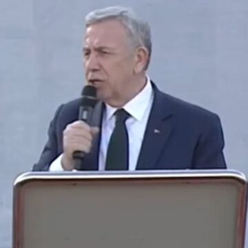 Mansur Yavaş, saat vererek gençlere çağrı yaptı