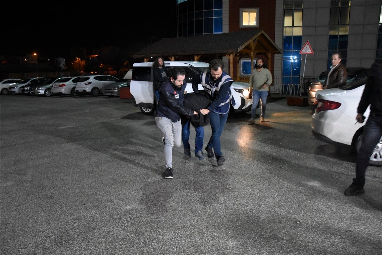 Maskeli katil binaya böyle girmiş: Asıl hedef anne miydi?
