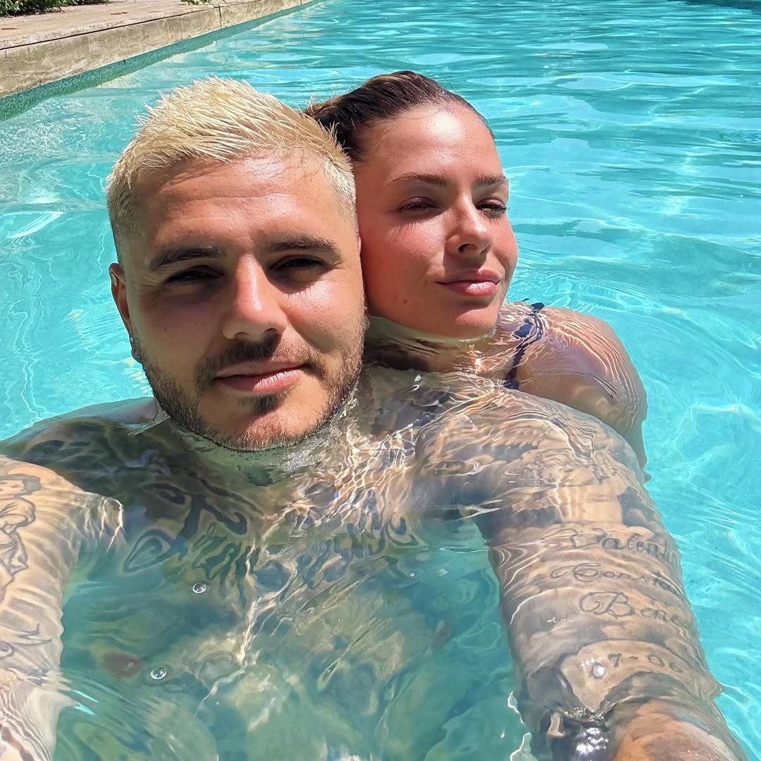 Mauro Icardi, China Suarez ile evinin havuzunda aşk perçinledi