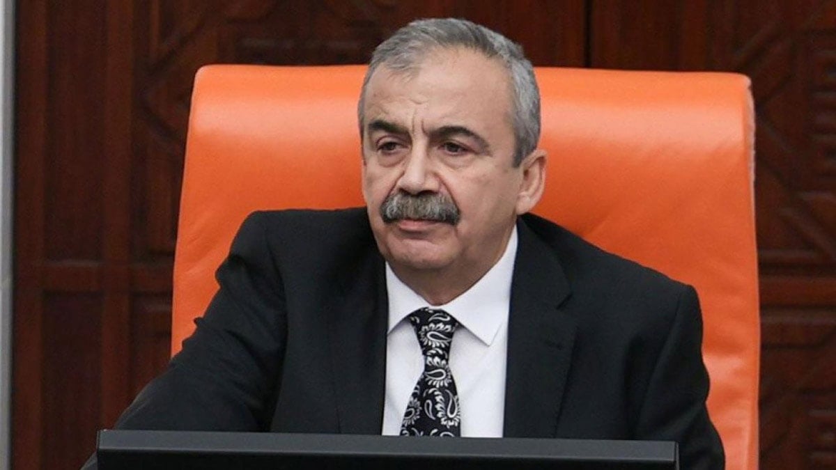 Meclis’te sekiz vekil eksildi