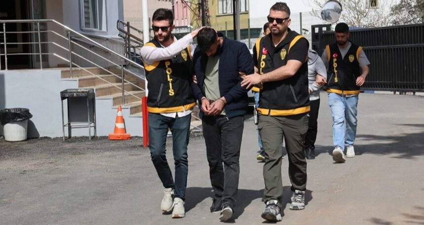 Mersin merkezli 5 ilde düzenlenen FETÖ operasyonunda 10 gözaltı