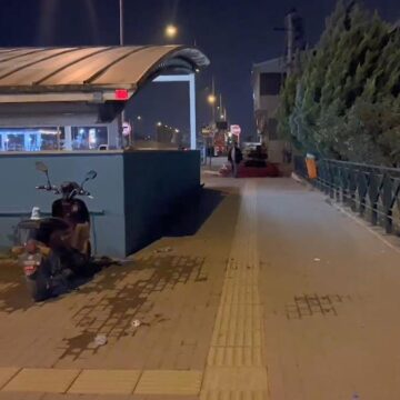 Metro istasyonunda 3 kişiyi bıçaklayıp kaçtı