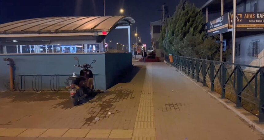 Metro istasyonunda 3 kişiyi bıçaklayıp kaçtı