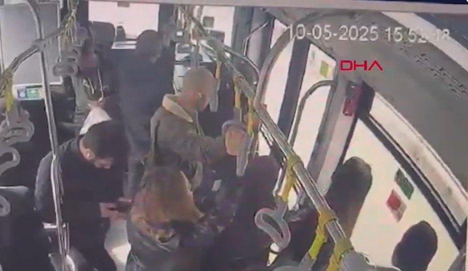 Metrobüsün içindeki dehşet saniye saniye kaydedildi