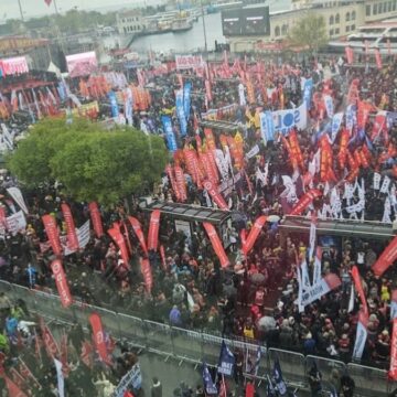 Meydan tutsaksa otokrasidir