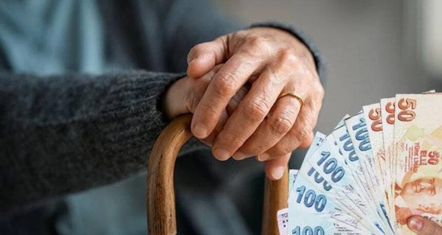 Milyonlarca emekliyi doğrudan ilgilendiriyor! Aylık bağlama oranları değişiyor! Teklif komisyona geldi