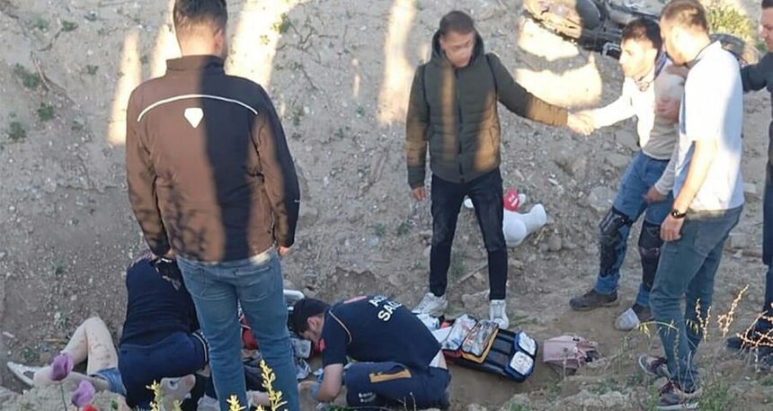 Motosiklet takla attı: 2 ölü