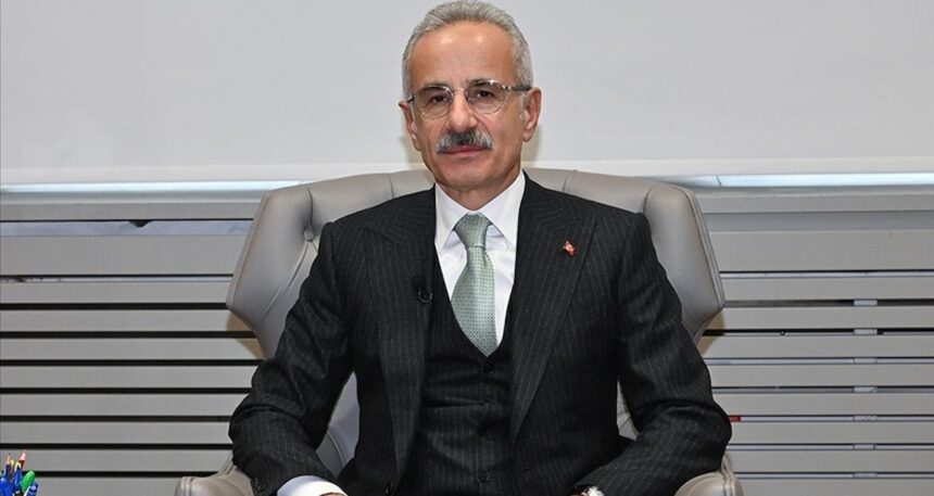 Müdürken uğraştı, bakan oldu uzattı