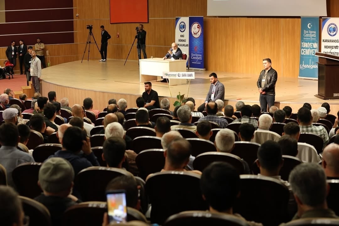 Nureddin Yıldız'a şok protesto: AKP'li yöneticiler kendilerini siper etti