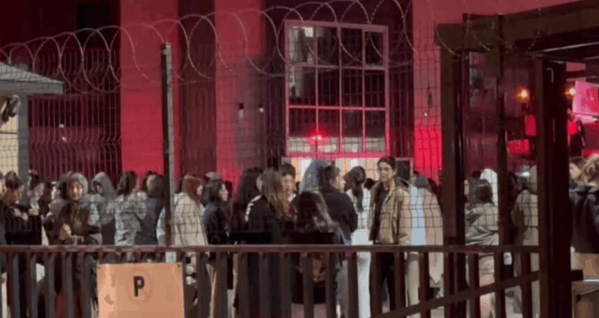 Öğrenci yurdundaki yangın panik yarattı!